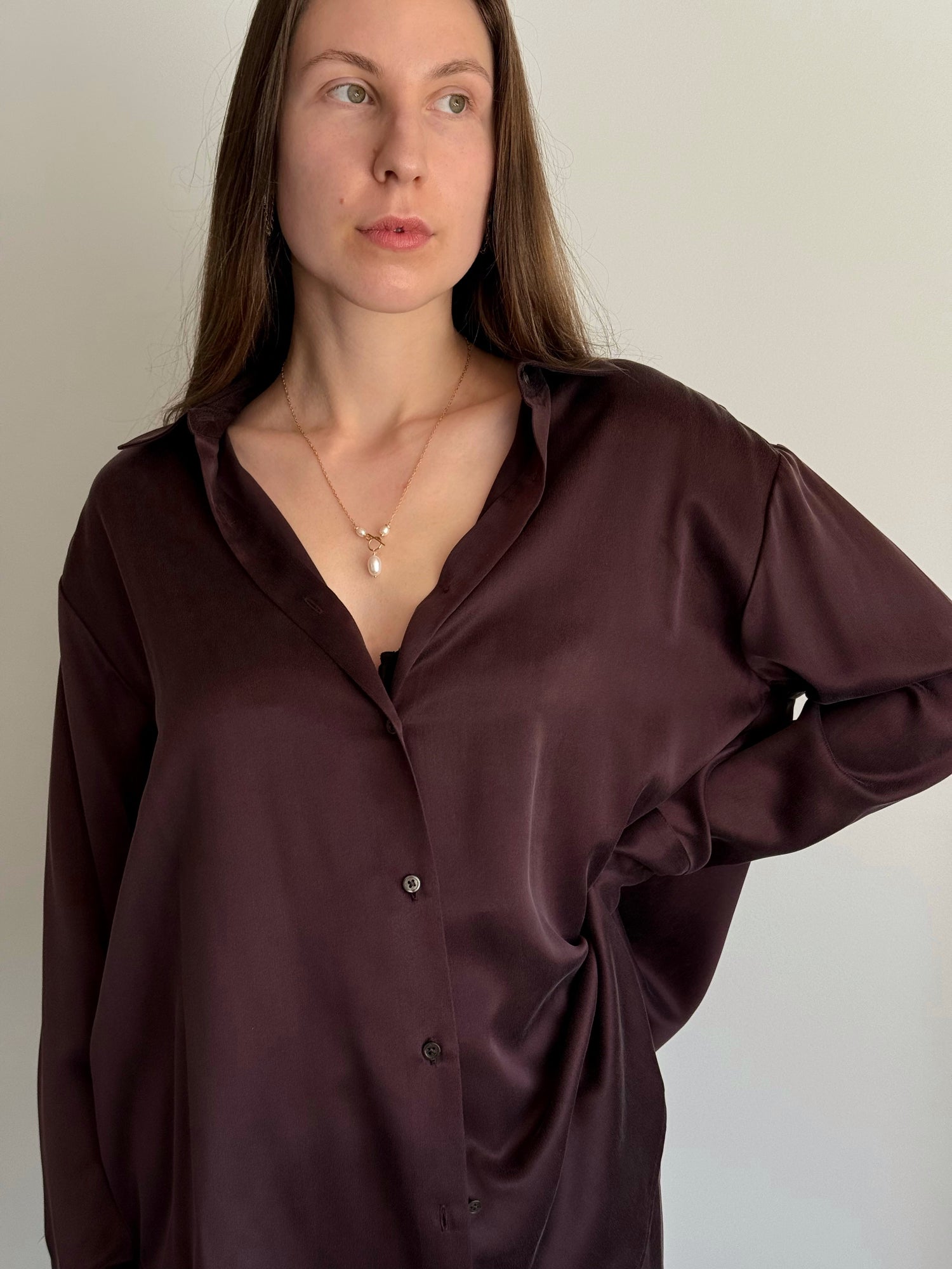 Minimal everyday pearl necklace with toggle clasp