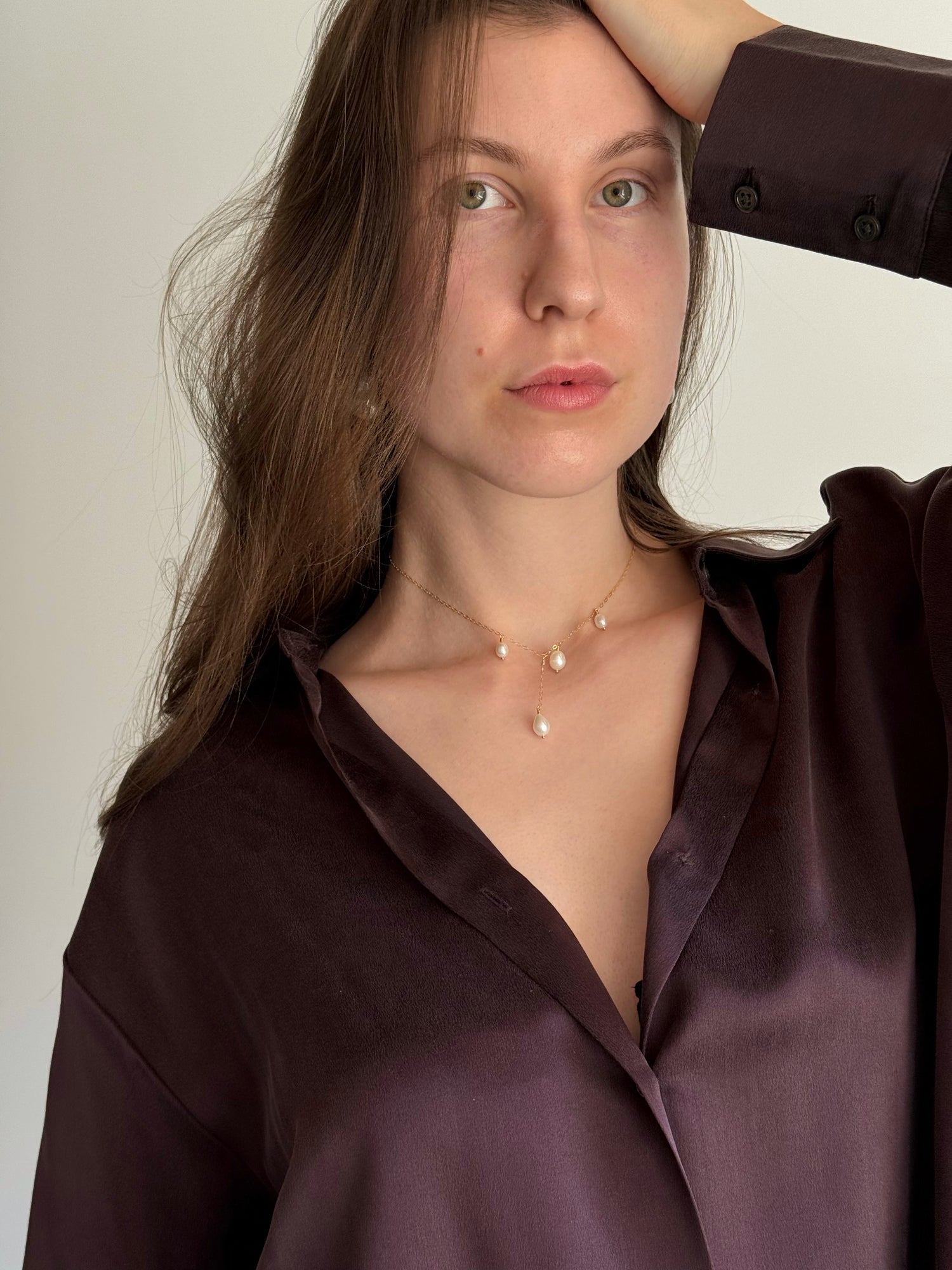 Floating oval pearl details on minimalist gold-filled choker